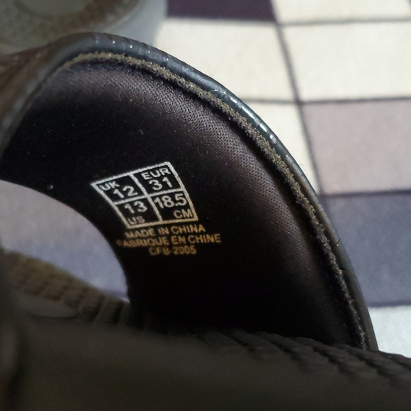 Vinyl Logo Slides - Picture 7 of 7